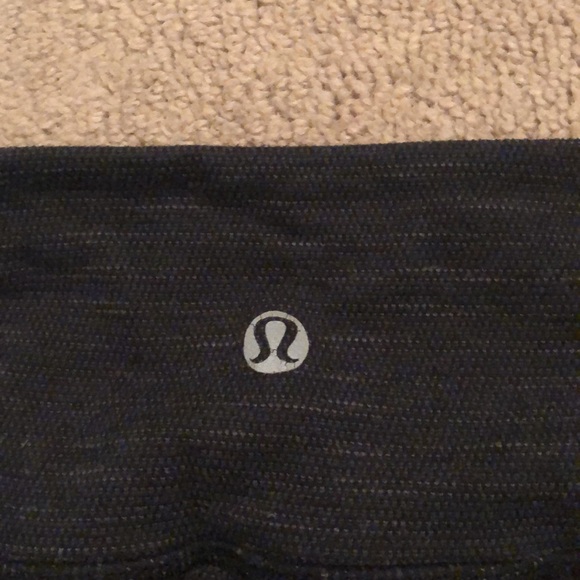 Lululemon women’s size 8 black capris. - Picture 3 of 3